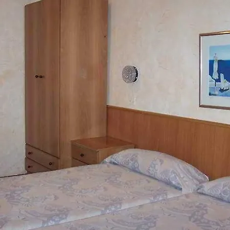 Πανσιόν Regina 2*